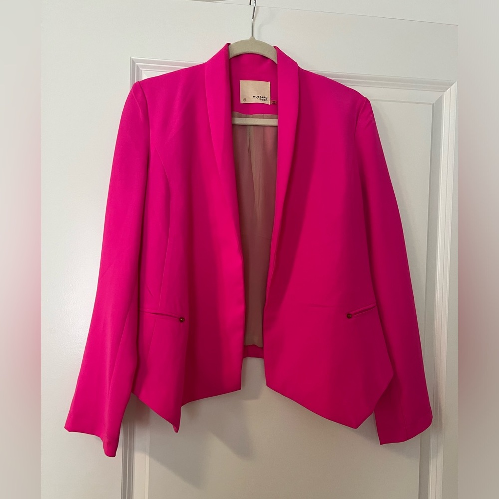 Women’s size ‘M’ blazer.